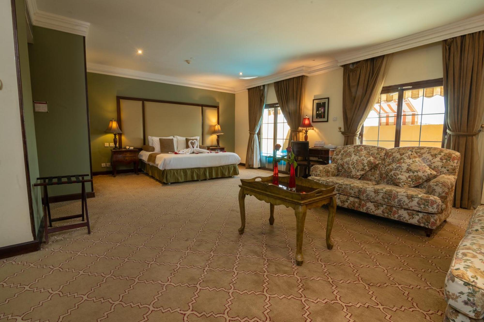 The Convention Center & Royal Suites Hotel Kuwait City Esterno foto