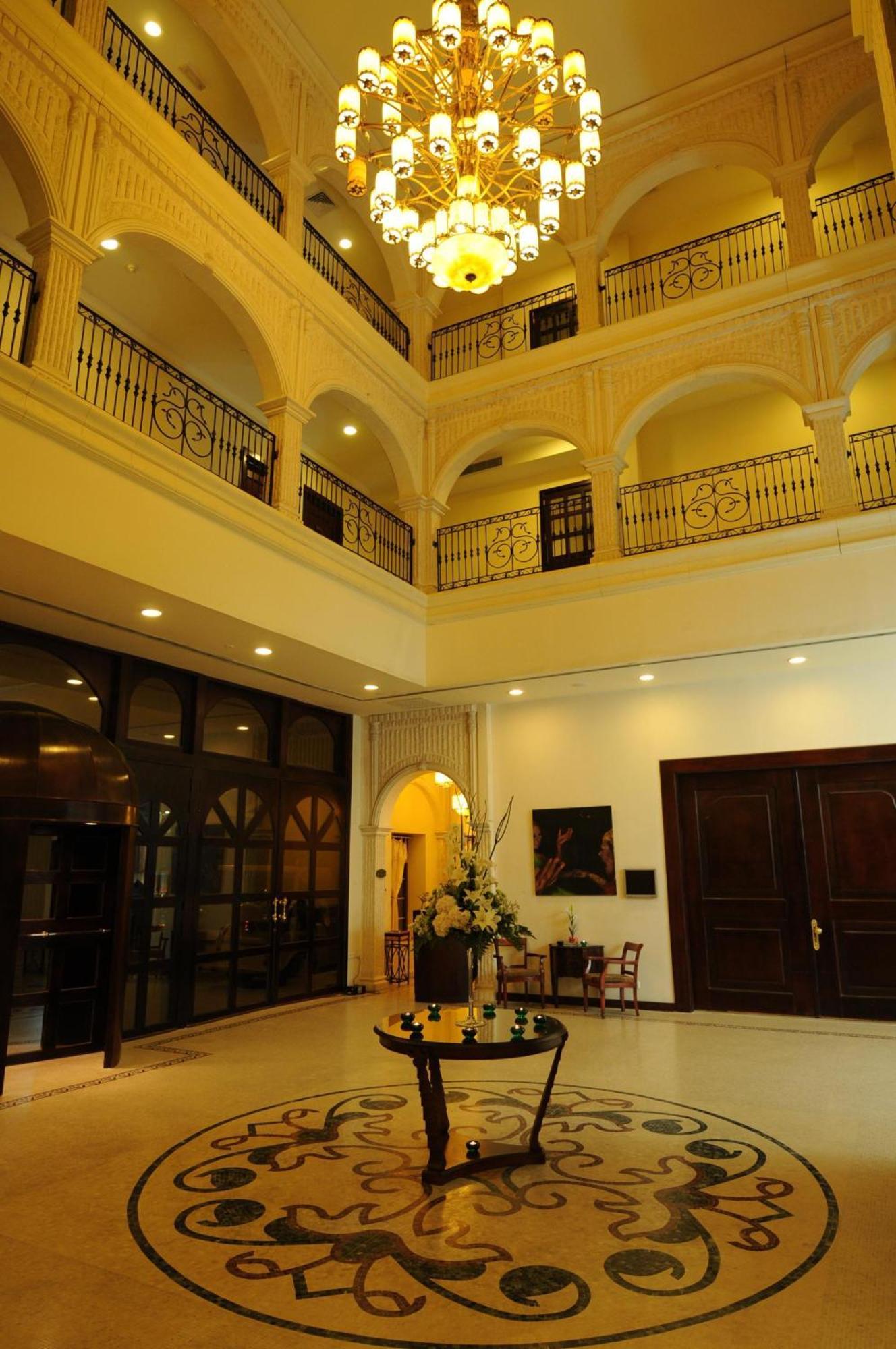 The Convention Center & Royal Suites Hotel Kuwait City Esterno foto