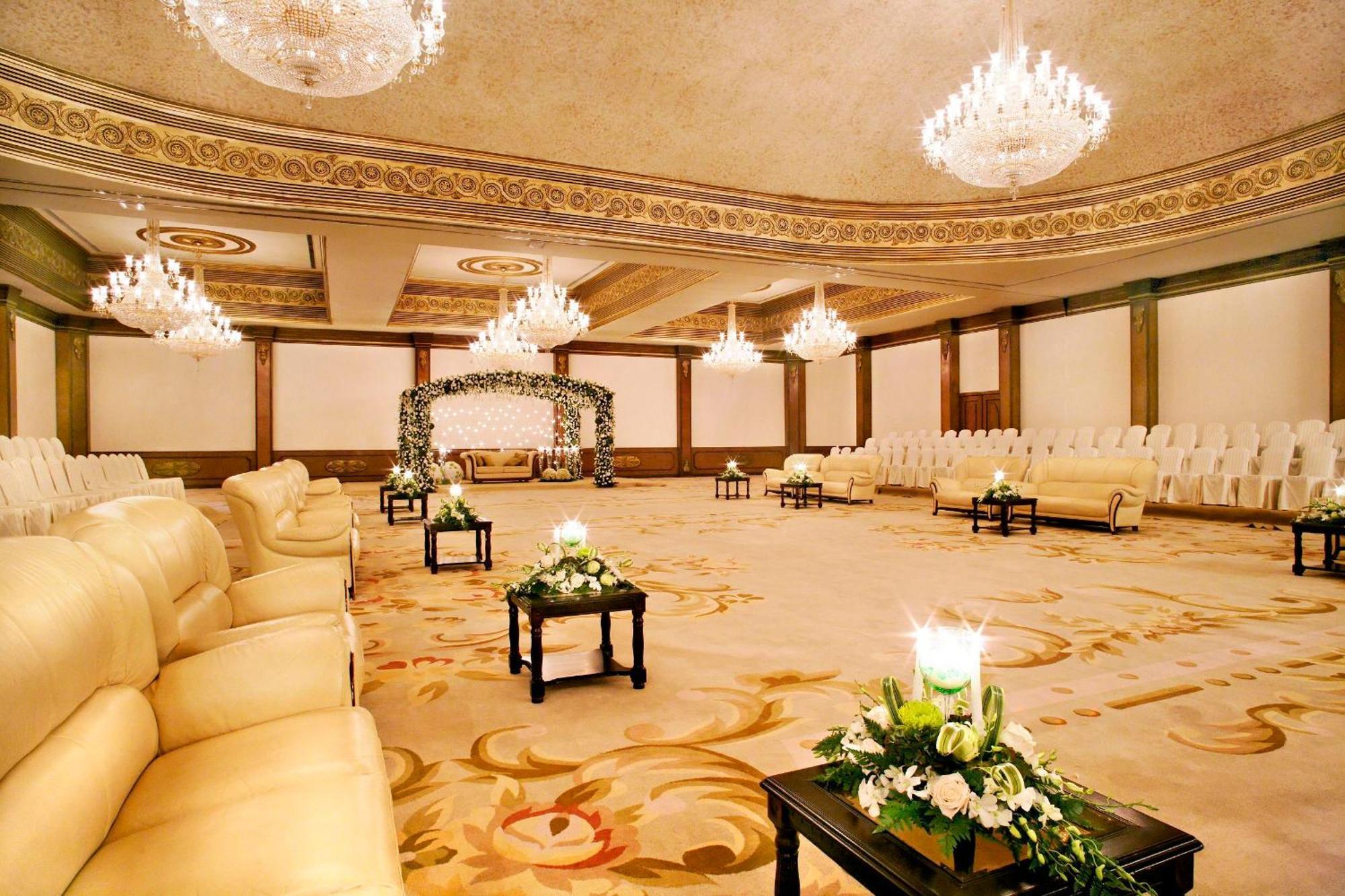 The Convention Center & Royal Suites Hotel Kuwait City Esterno foto