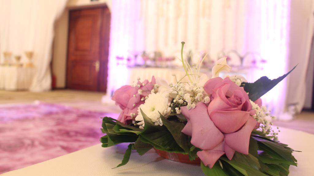 The Convention Center & Royal Suites Hotel Kuwait City Esterno foto