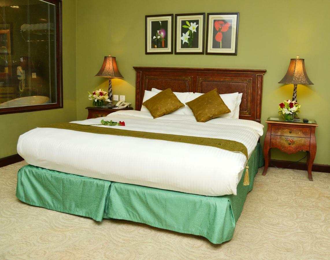 The Convention Center & Royal Suites Hotel Kuwait City Esterno foto
