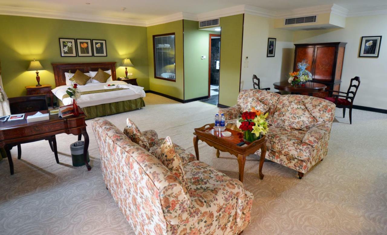 The Convention Center & Royal Suites Hotel Kuwait City Esterno foto