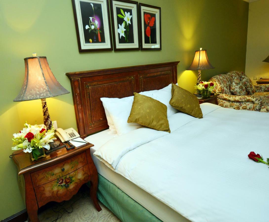 The Convention Center & Royal Suites Hotel Kuwait City Esterno foto
