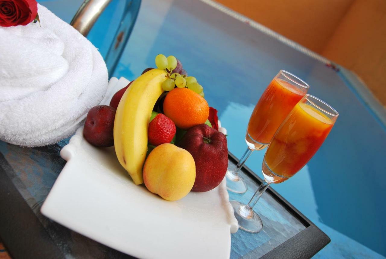 The Convention Center & Royal Suites Hotel Kuwait City Esterno foto