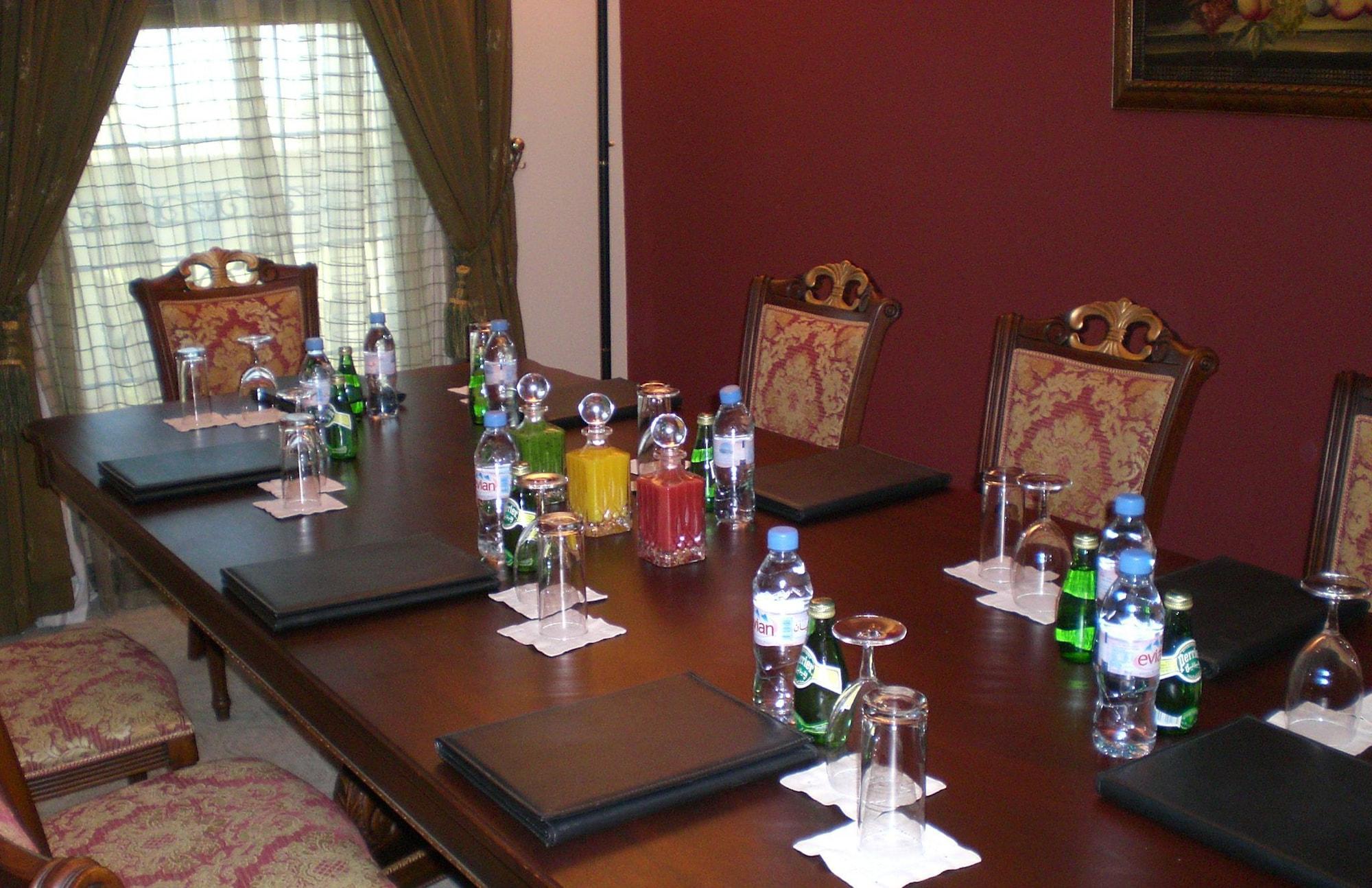 The Convention Center & Royal Suites Hotel Kuwait City Esterno foto
